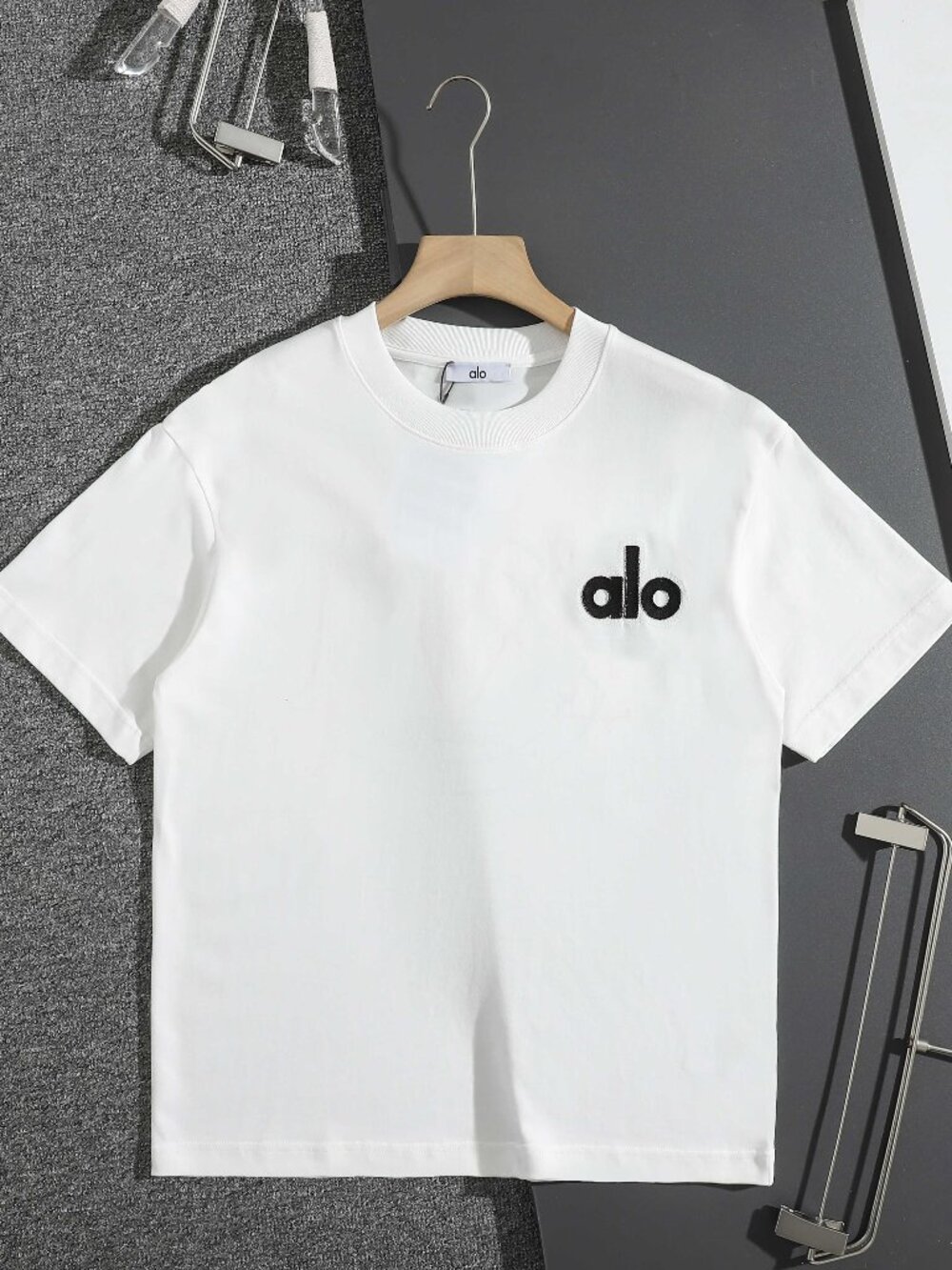 ALO Yoga 3D Embroidered Crew Neck Short Sleeve Women's T-Shirt